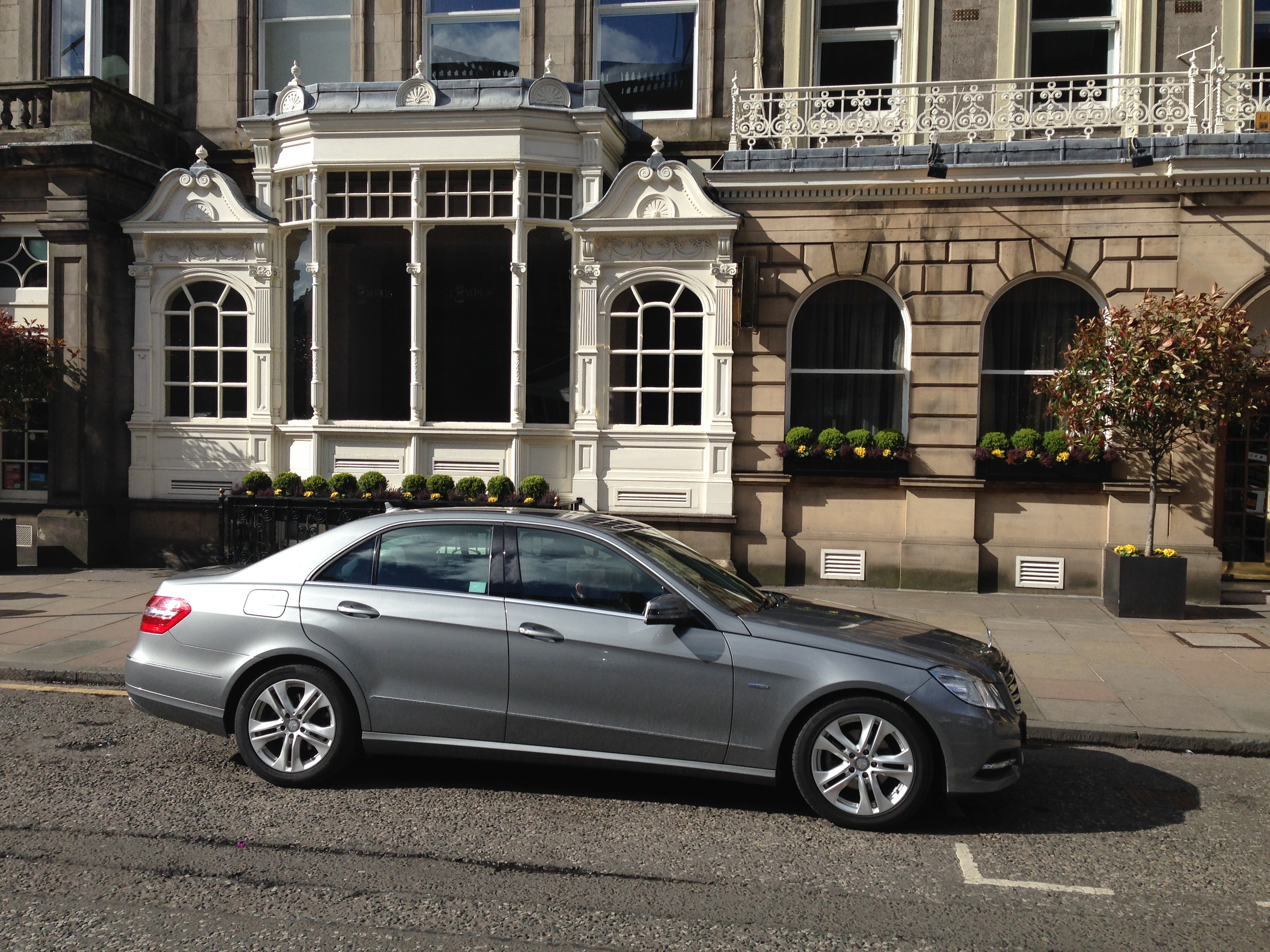 Edinburgh Scenic Day Tour by Chauffeur Driven Mercedes